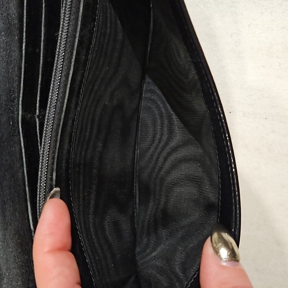 YSL Logo Patent Leather Bifold Snap Wallet w/Dustbag - Picture 12 of 14